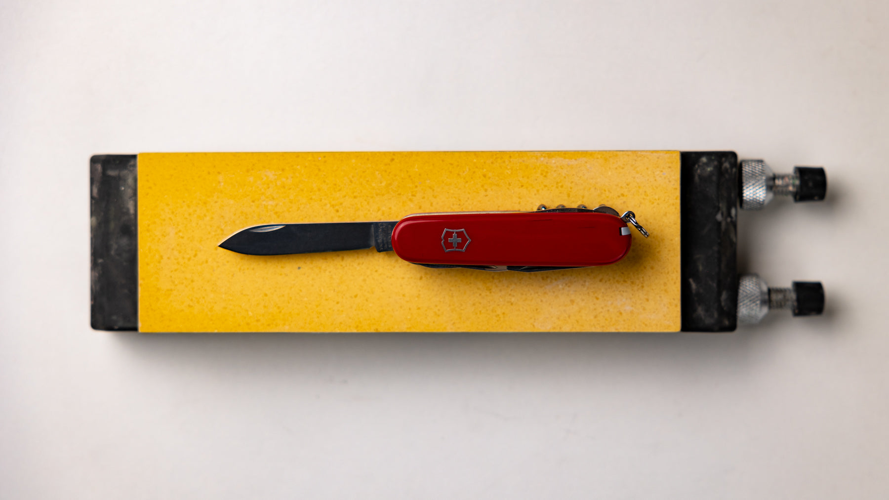At what angle do you sharpen a Swiss Army Knife?